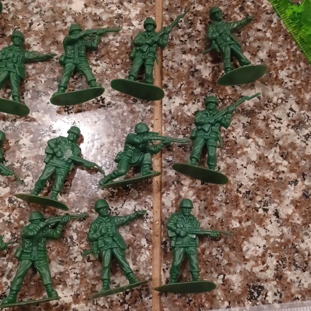 Green Toy Soldier Figures 20 - Picture 3 of 5